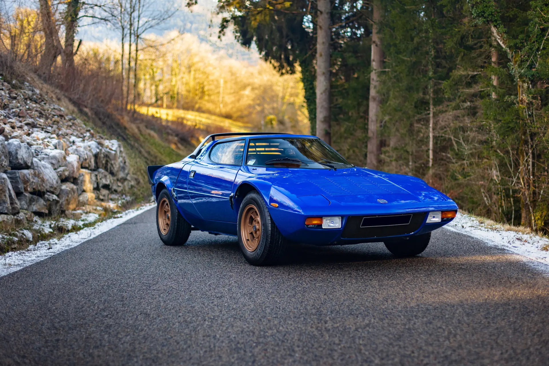 Blue Lancia Stratos HF Stradale in side profile, used as a reference view for the record-car x-ray