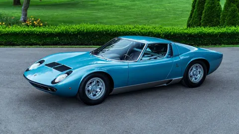 Miura P400 S — photograph