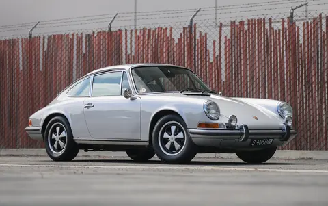 911 2.2 S — photograph