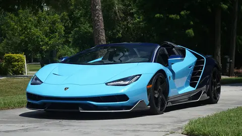 Centenario Roadster — photograph